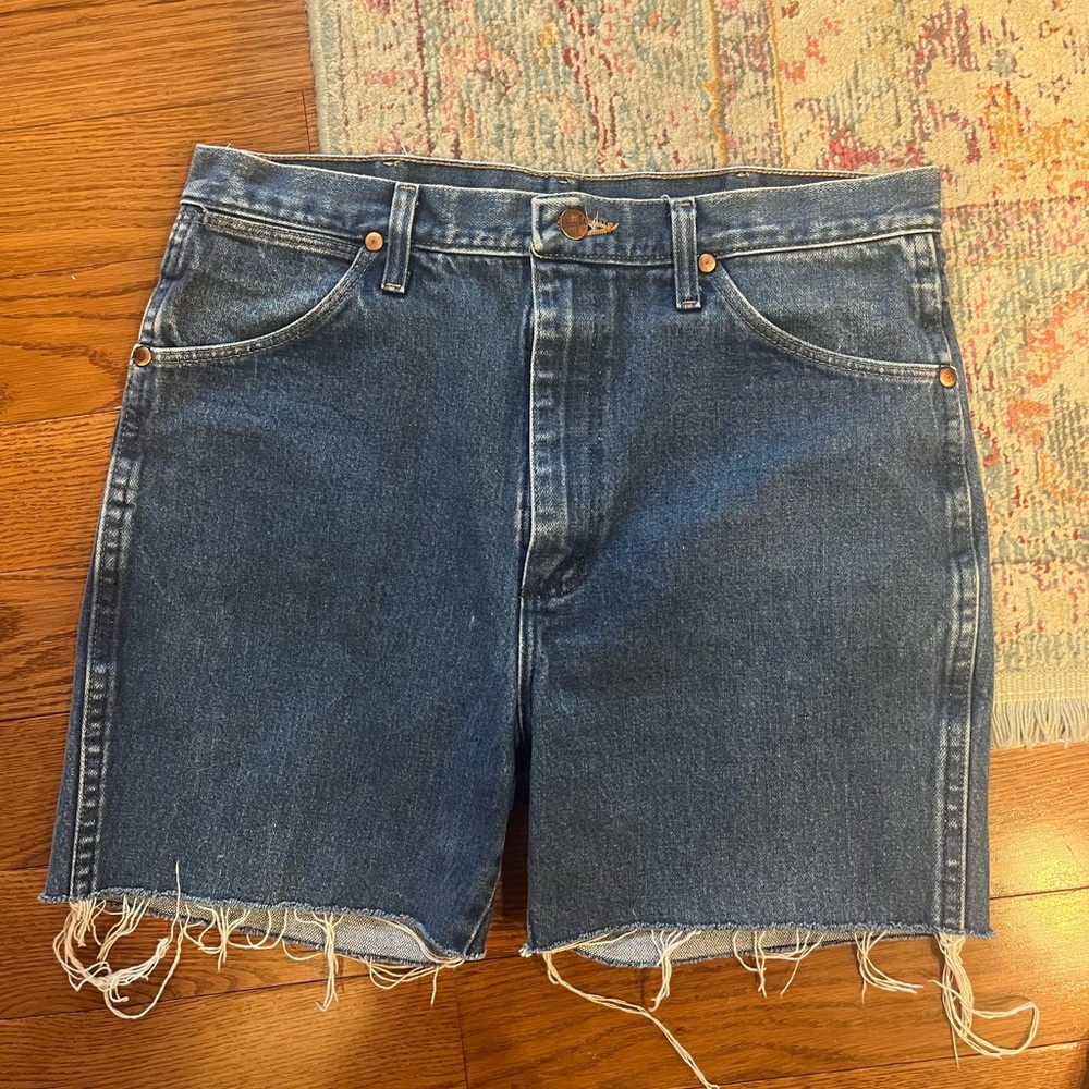 Wrangler cut-off shorts size 8
